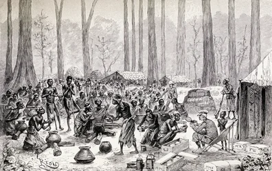 Pfadfinder verteilen Milch und Butter für Brühe an hungernde Pygmäen, 1890 (Holzstich)